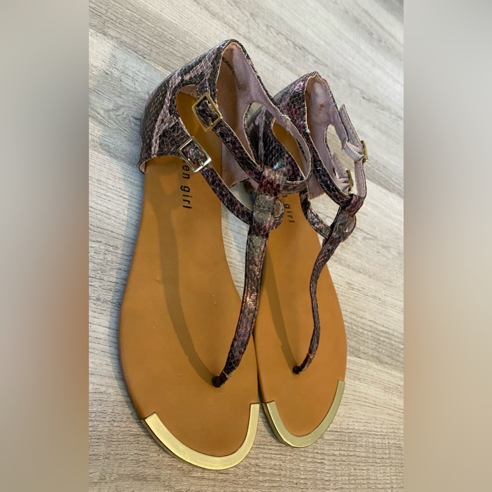Madden Girl SURRGE T-Strap Flats Slingback Sandal. Color Snake Blush. Size 8.